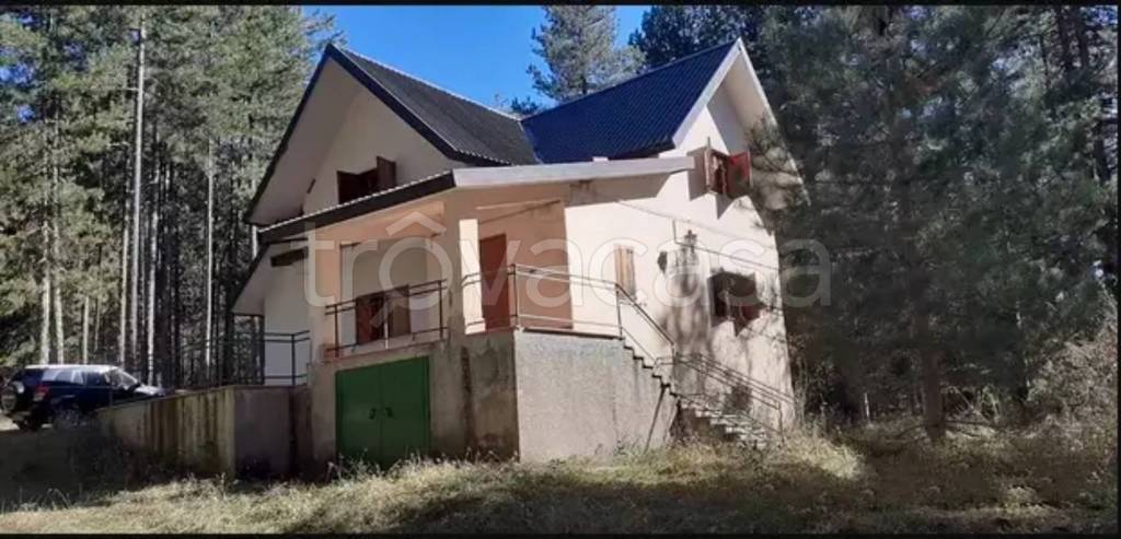 casa indipendente in vendita a Spezzano della Sila