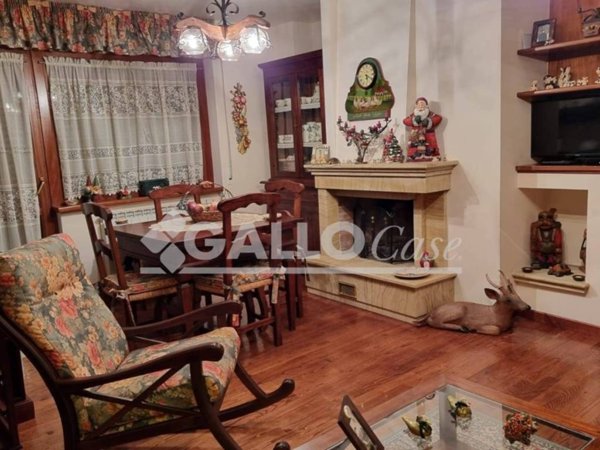 appartamento in vendita a Spezzano della Sila in zona Camigliatello Silano