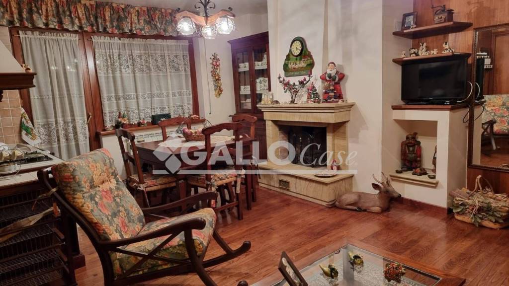 appartamento in vendita a Spezzano della Sila in zona Camigliatello Silano