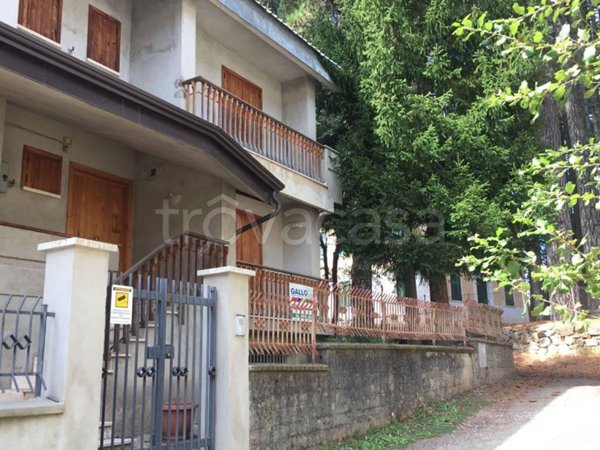 casa indipendente in vendita a Spezzano della Sila in zona Camigliatello Silano