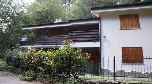 casa indipendente in vendita a Spezzano della Sila in zona Camigliatello Silano