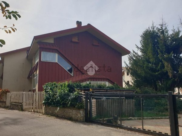 appartamento in vendita a Spezzano della Sila in zona Camigliatello Silano