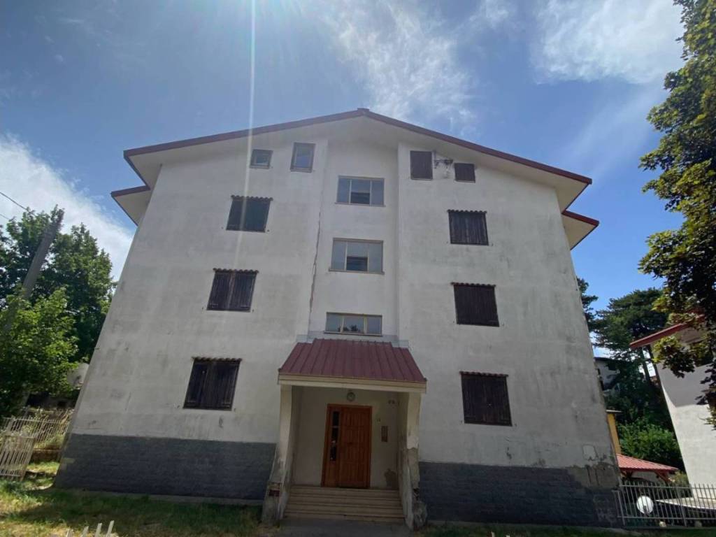 appartamento in vendita a Spezzano della Sila in zona Camigliatello Silano