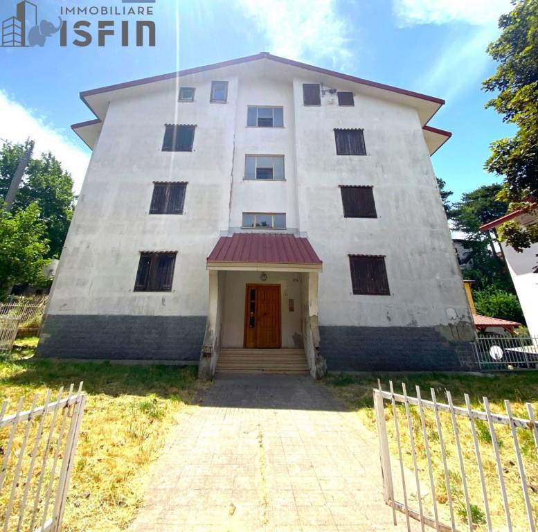appartamento in vendita a Spezzano della Sila in zona Camigliatello Silano