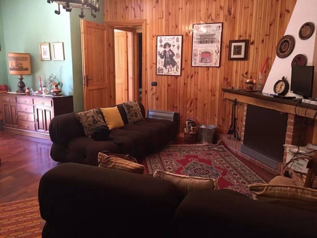 appartamento in vendita a Spezzano della Sila in zona Camigliatello Silano