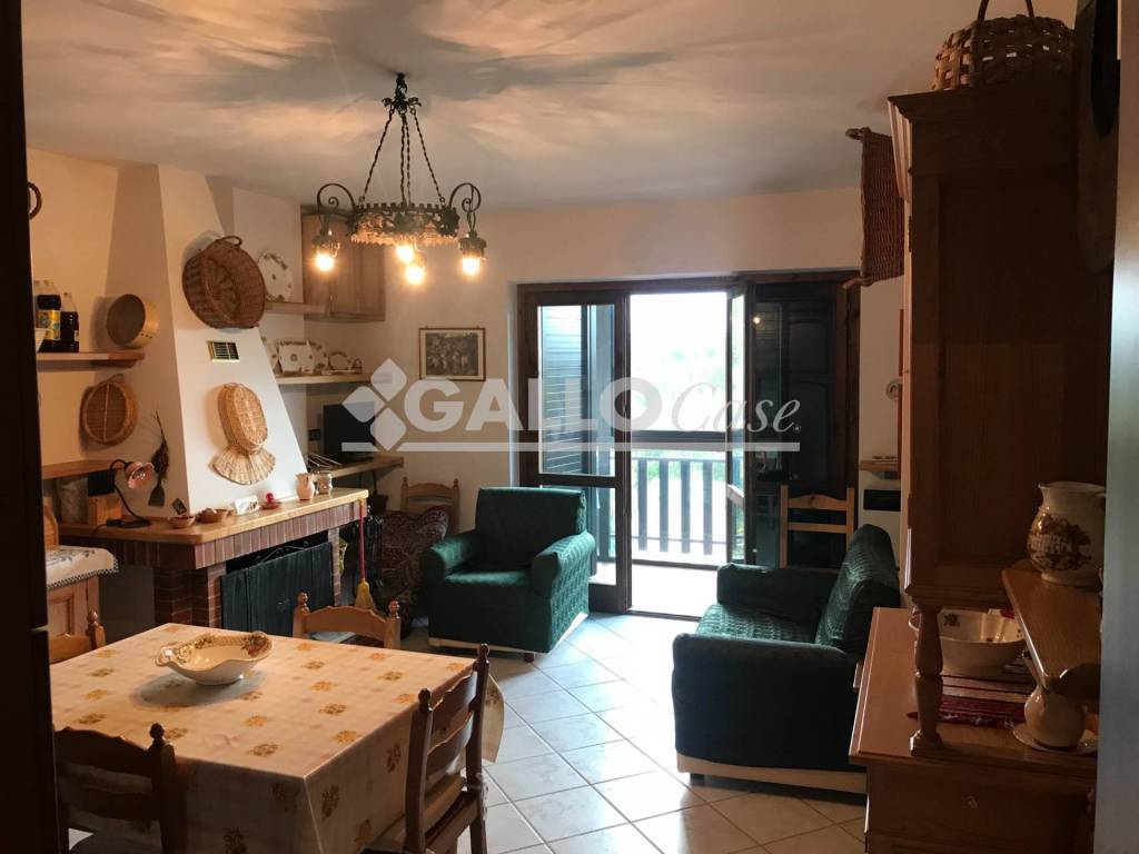 appartamento in vendita a Spezzano della Sila in zona Camigliatello Silano