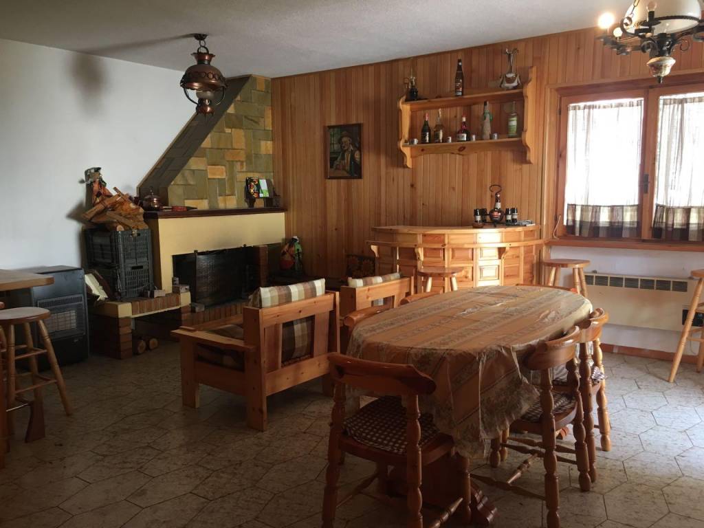 casa indipendente in vendita a Spezzano della Sila in zona Camigliatello Silano