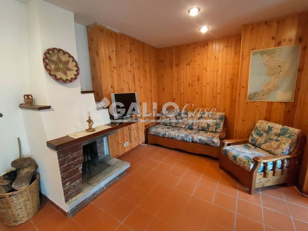 appartamento in vendita a Spezzano della Sila in zona Camigliatello Silano