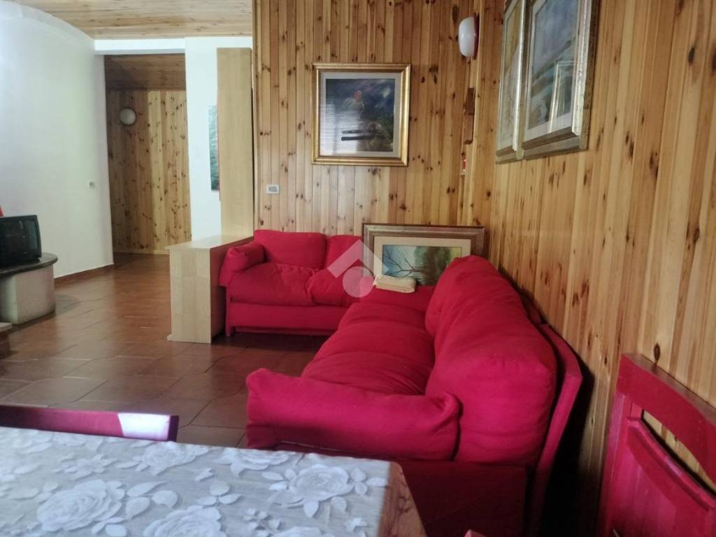 appartamento in vendita a Spezzano della Sila in zona Camigliatello Silano