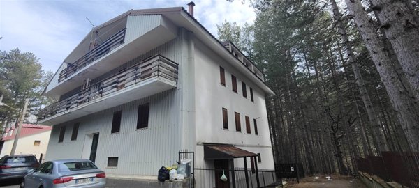 appartamento in vendita a Spezzano della Sila in zona Camigliatello Silano