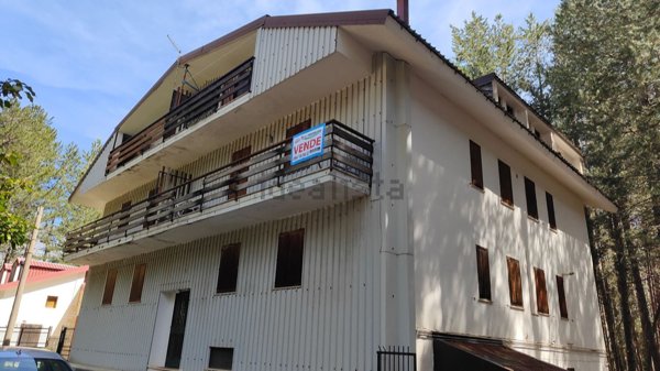 appartamento in vendita a Spezzano della Sila in zona Camigliatello Silano