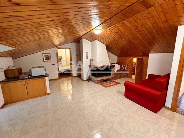 appartamento in vendita a Spezzano della Sila in zona Camigliatello Silano