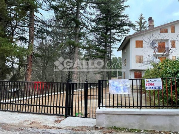 appartamento in vendita a Spezzano della Sila in zona Camigliatello Silano