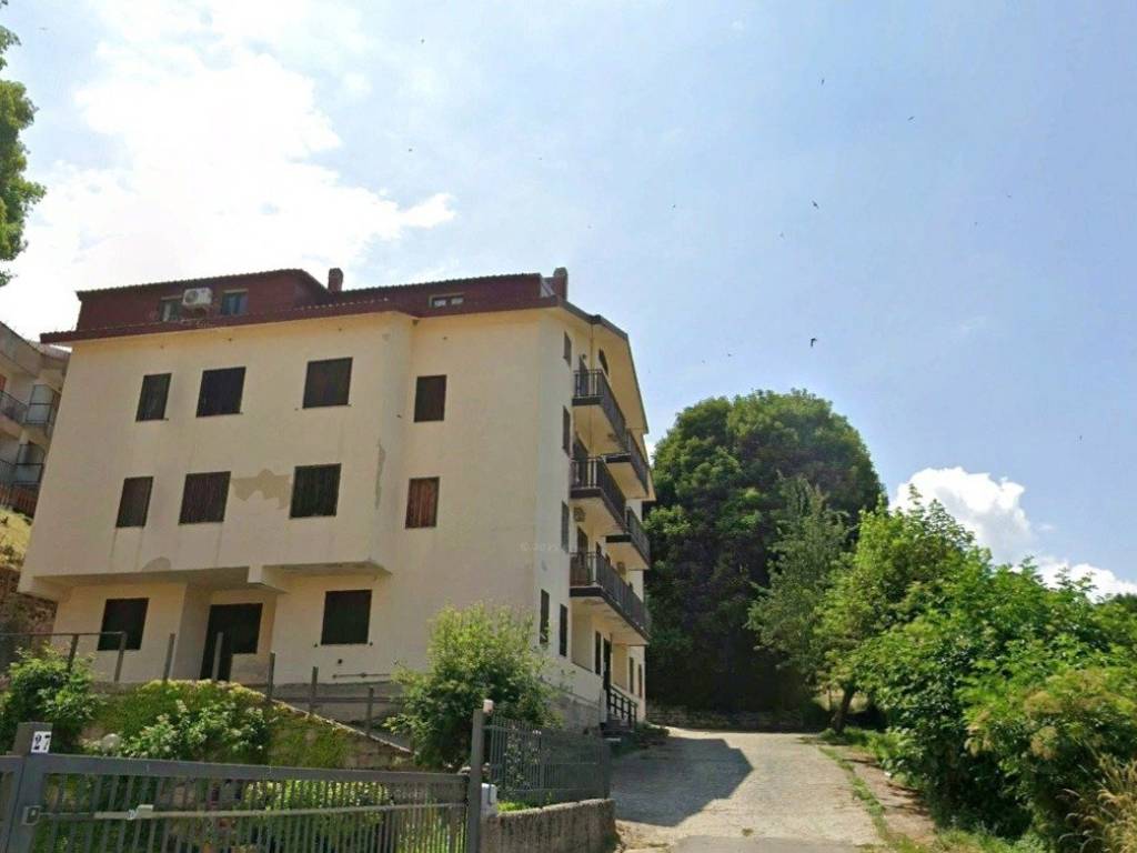 appartamento in vendita a Spezzano della Sila in zona Camigliatello Silano