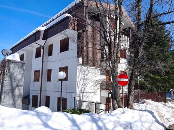 appartamento in vendita a Spezzano della Sila in zona Camigliatello Silano