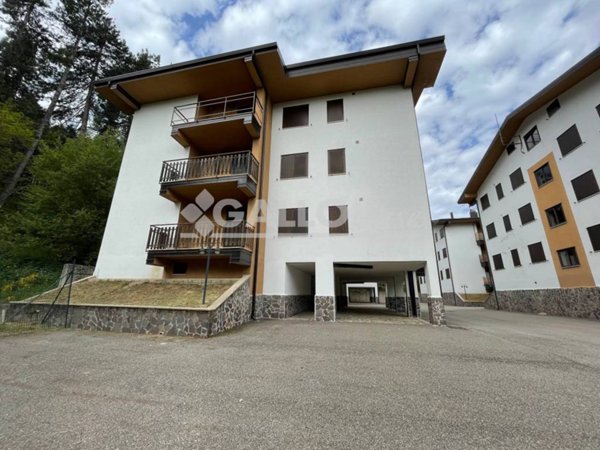 appartamento in vendita a Spezzano della Sila in zona Camigliatello Silano
