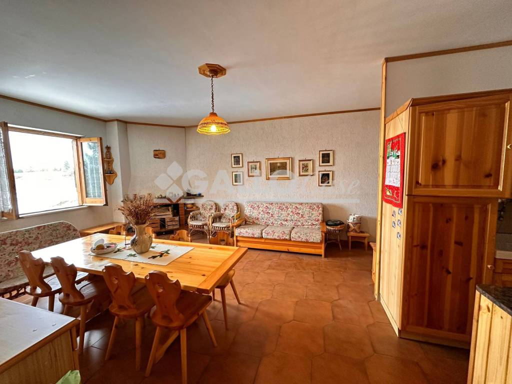 appartamento in vendita a Spezzano della Sila in zona Camigliatello Silano