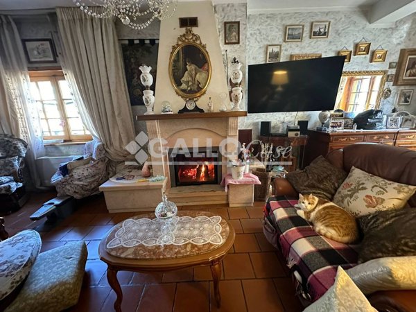 casa indipendente in vendita a Spezzano della Sila in zona Camigliatello Silano