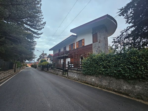 appartamento in vendita a Spezzano della Sila in zona Camigliatello Silano