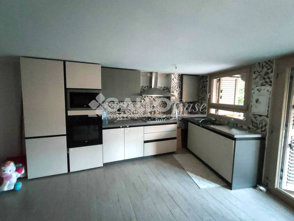 casa indipendente in vendita a Spezzano della Sila in zona Camigliatello Silano