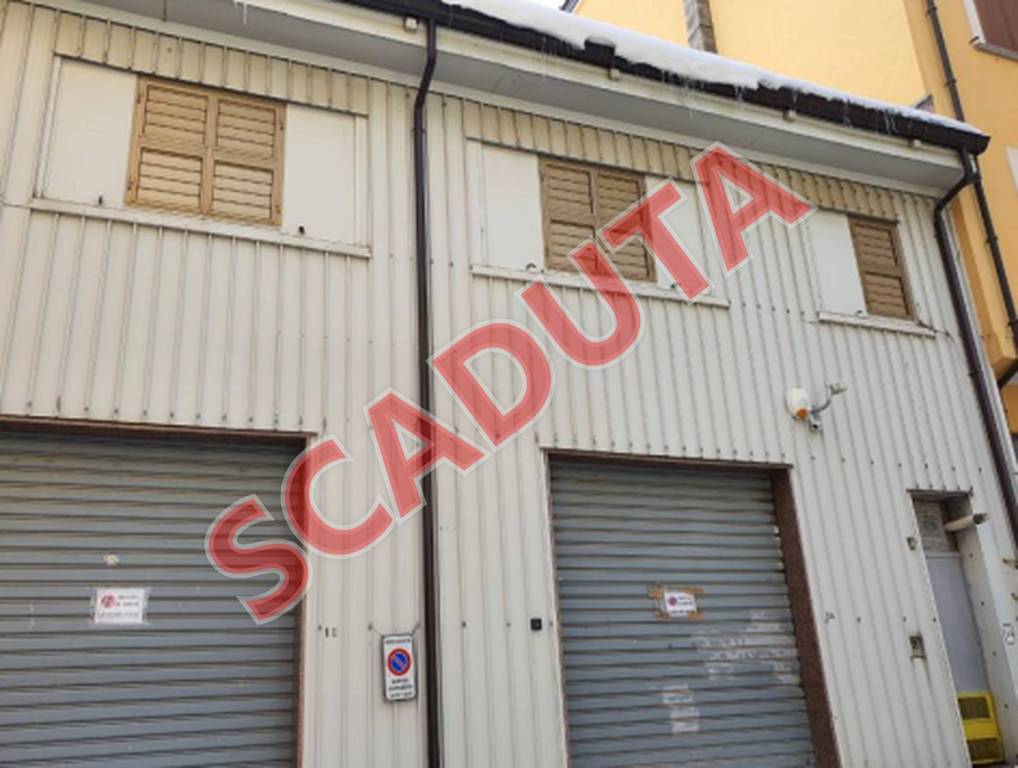 locale commerciale in vendita a Spezzano della Sila in zona Camigliatello Silano