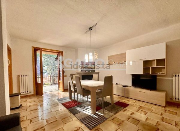 appartamento in vendita a Spezzano della Sila in zona Camigliatello Silano