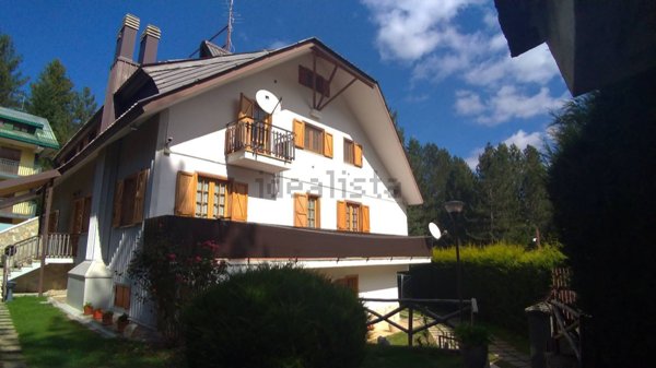 casa indipendente in vendita a Spezzano della Sila in zona Camigliatello Silano