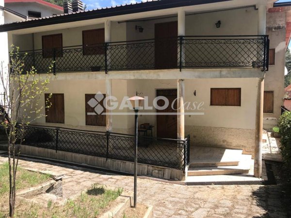 appartamento in vendita a Spezzano della Sila in zona Camigliatello Silano