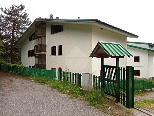 appartamento in vendita a Spezzano della Sila in zona Camigliatello Silano