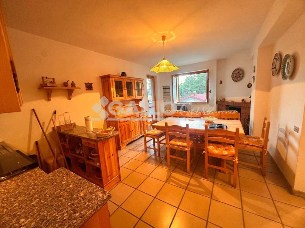 appartamento in vendita a Spezzano della Sila in zona Camigliatello Silano