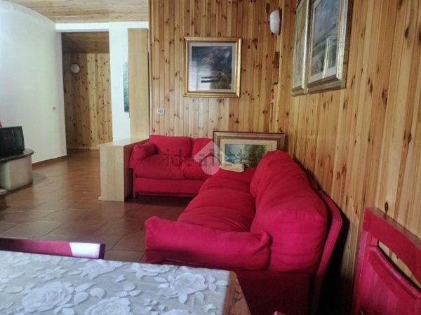 appartamento in vendita a Spezzano della Sila in zona Camigliatello Silano