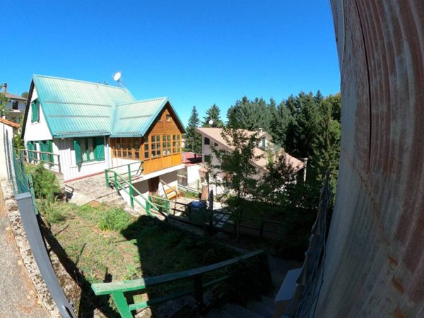 casa indipendente in vendita a Spezzano della Sila in zona Camigliatello Silano