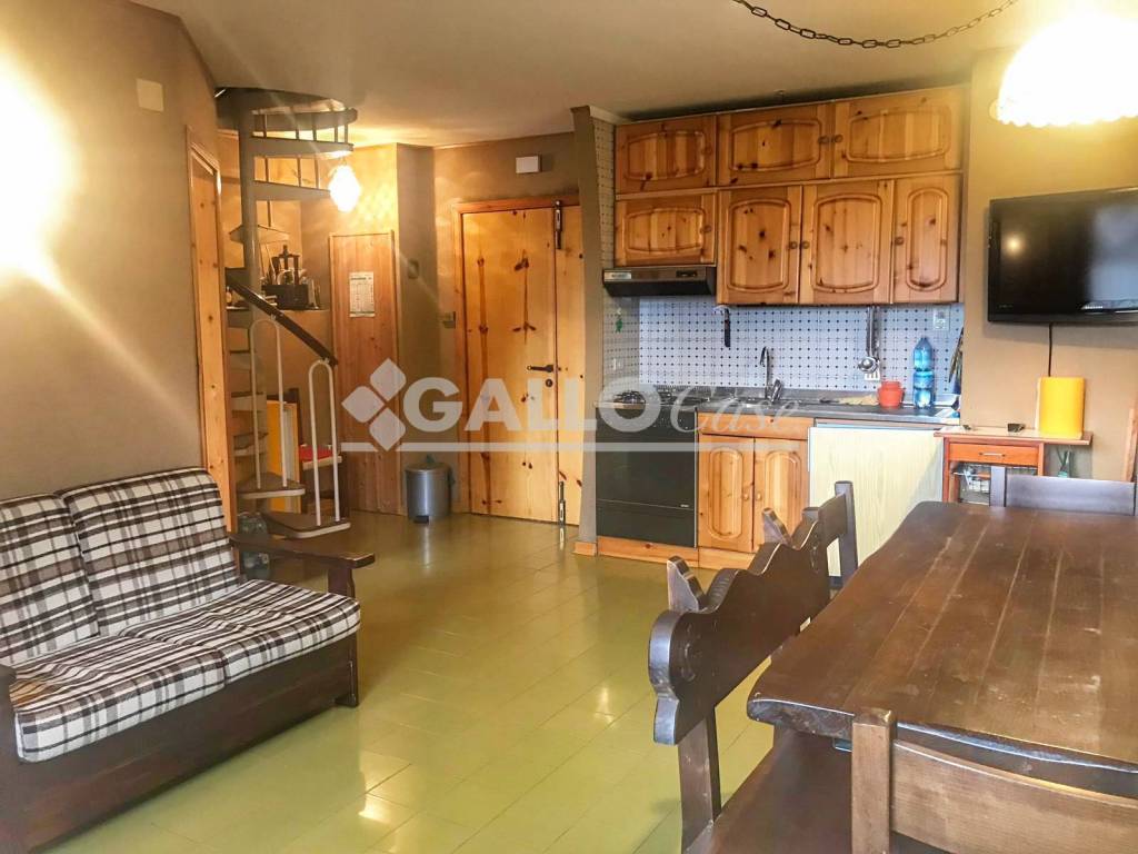 appartamento in vendita a Spezzano della Sila in zona Camigliatello Silano