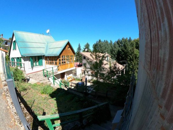 casa indipendente in vendita a Spezzano della Sila in zona Camigliatello Silano