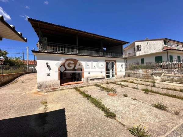casa indipendente in vendita a Spezzano della Sila in zona Camigliatello Silano