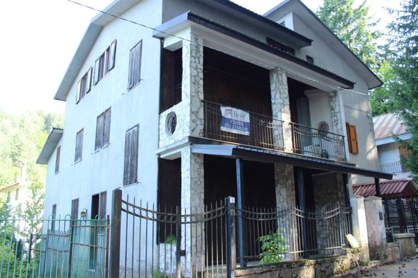 appartamento in vendita a Spezzano della Sila in zona Camigliatello Silano