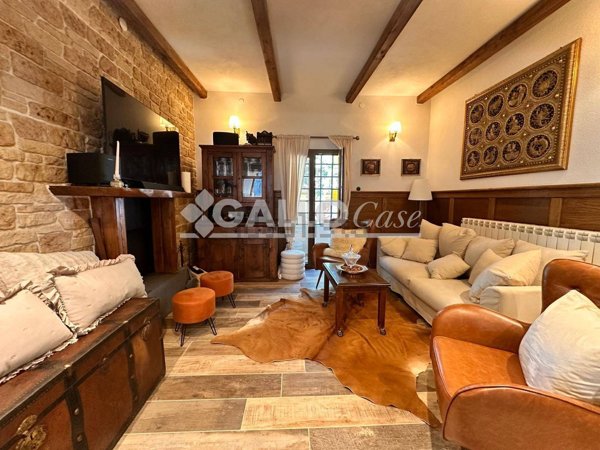 casa indipendente in vendita a Spezzano della Sila in zona Camigliatello Silano