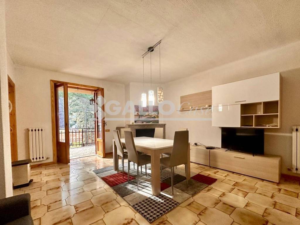 appartamento in vendita a Spezzano della Sila in zona Camigliatello Silano