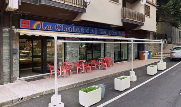 locale commerciale in vendita a Spezzano della Sila in zona Camigliatello Silano