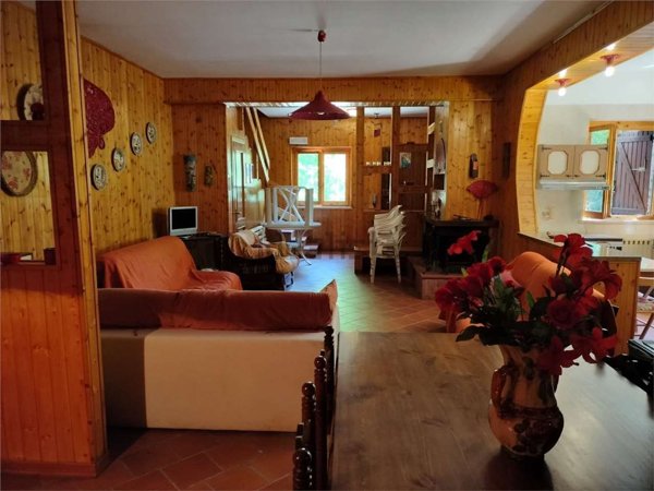 casa indipendente in vendita a Spezzano della Sila in zona Camigliatello Silano