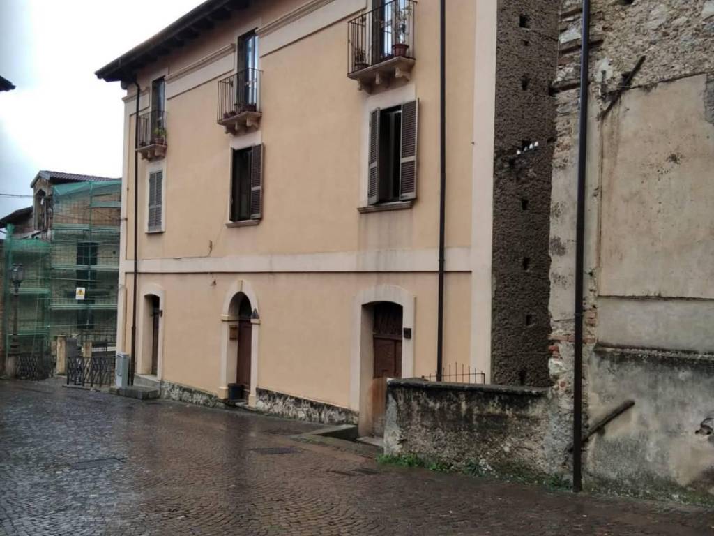 intera palazzina in vendita a Spezzano della Sila