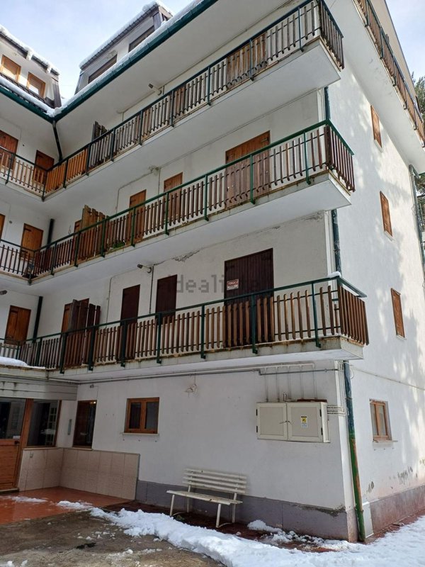 appartamento in vendita a Spezzano della Sila in zona Camigliatello Silano