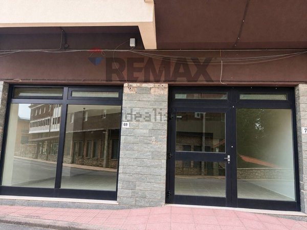 locale commerciale in vendita a Spezzano della Sila in zona Camigliatello Silano