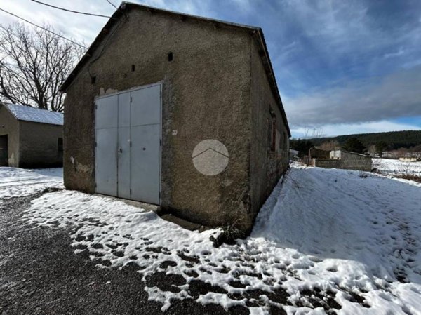 locale di sgombero in vendita a Spezzano della Sila in zona Camigliatello Silano