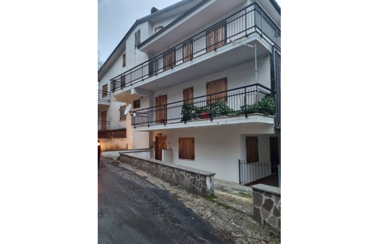 appartamento in vendita a Spezzano della Sila in zona Camigliatello Silano