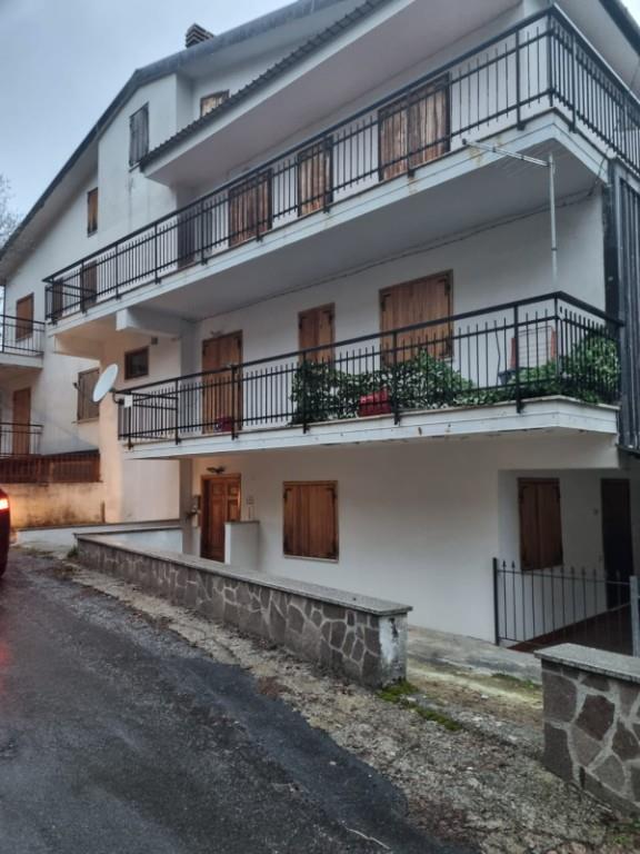 appartamento in vendita a Spezzano della Sila in zona Camigliatello Silano