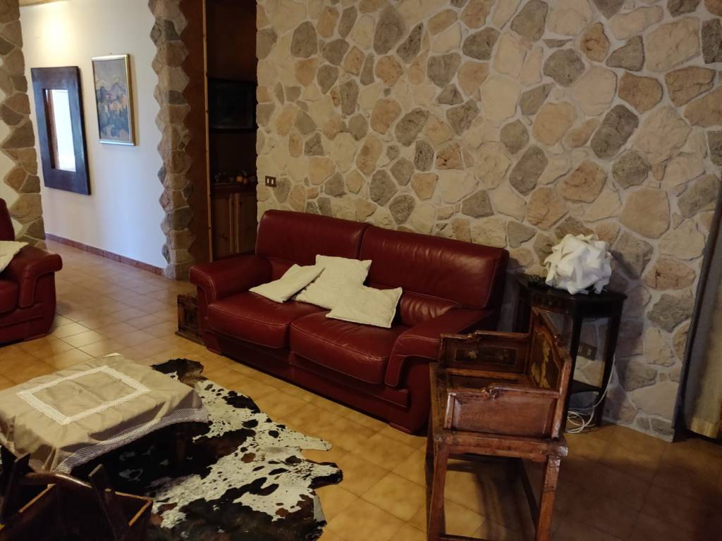 appartamento in vendita a Spezzano della Sila in zona Camigliatello Silano