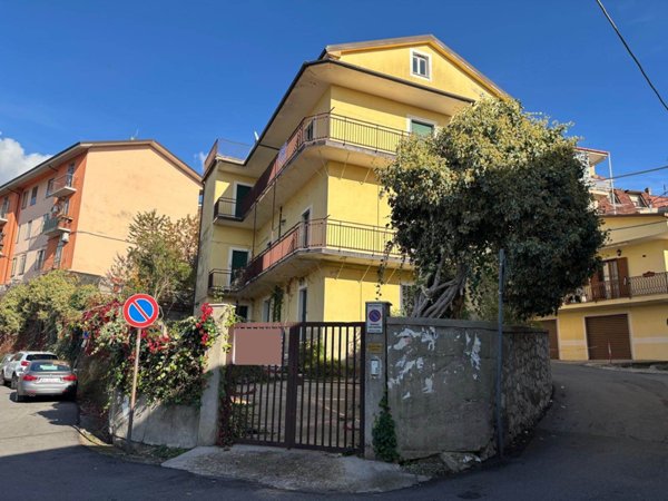 casa indipendente in vendita a Spezzano della Sila