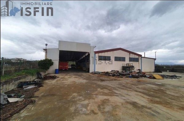 locale di sgombero in vendita a Tarsia