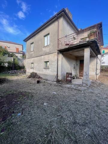 casa indipendente in vendita a Torano Castello